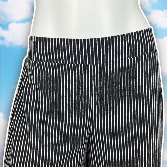 ❤️ ADRIANNA PAPELL Pinstripe Crepe Wide Leg Pull-On Cropped Pants Gauchos Goth - Picture 3 of 10